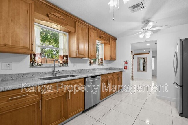 Building Photo - 244 Greymon Dr