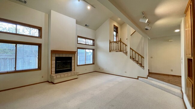 Building Photo - Spacious 5-Bedroom Custom-Home by Cal Poly...