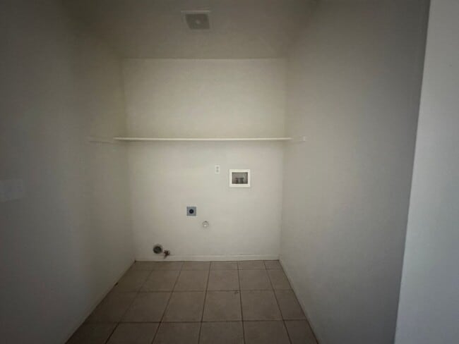 Building Photo - 1227 Kingfisher Dr