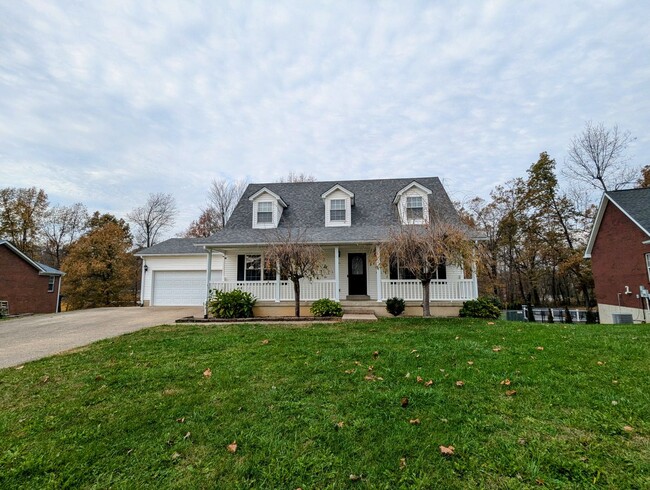 Primary Photo - LARGE HOME WITH POOL IN CENTRAL HARDIN COUNTY