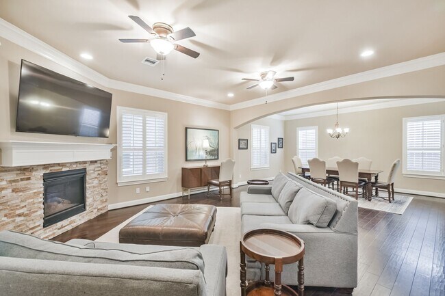Building Photo - For Lease | 3 Bed, 2 Bath | 2,442 Sq Ft | ...