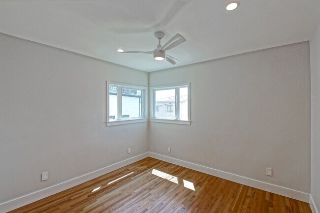 Building Photo - Completely Remodeled, Bright & Airy 3BR2BA...