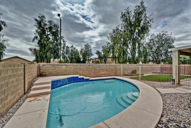 Building Photo - 17243 W Tara Ln