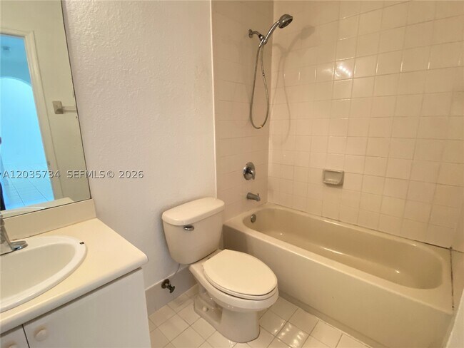 Building Photo - 1658 SE 28th Ct