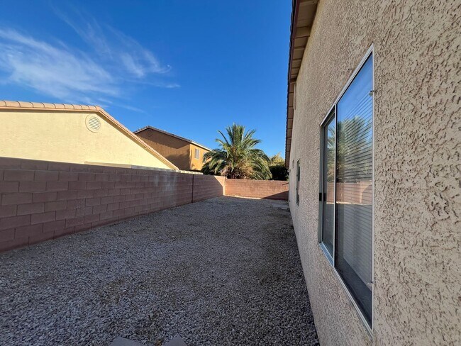 Building Photo - 2708 Ganzo St
