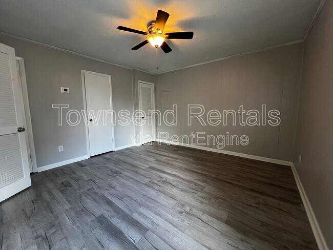 Building Photo - 5841 Century Oaks Dr