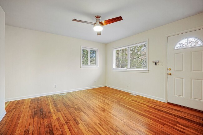 Building Photo - 607 N Greensboro St