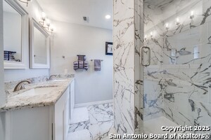 Building Photo - 811 W Kings Hwy