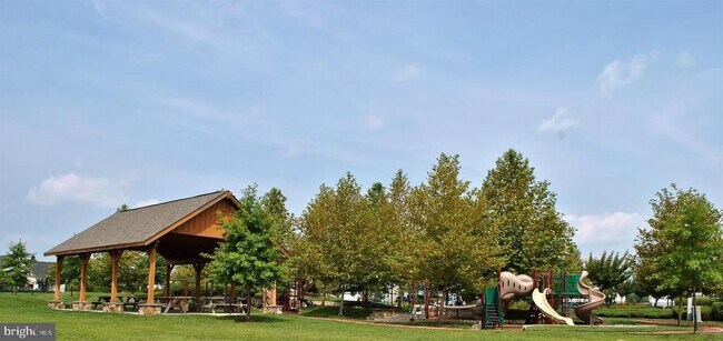 Building Photo - 212 Parkland Dr