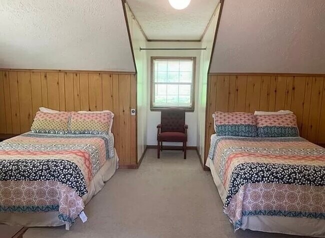 Building Photo - 729 Chalet Village Dr