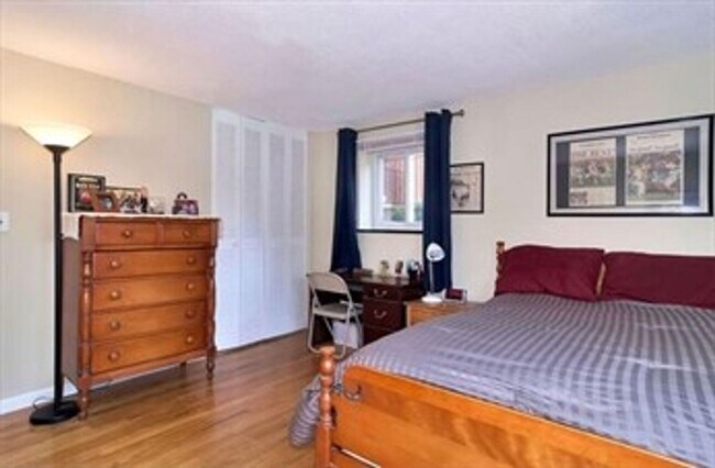 Building Photo - 2BR 1Bth unit. Heat/Hot Water included. Great location! Parking included! Swimming pool!