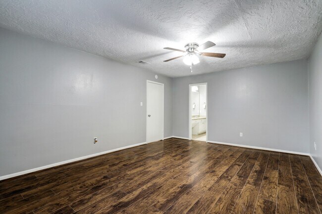Building Photo - 12346 Huntington Venture Dr