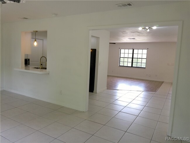 Building Photo - 5526 S Bristol Terrace