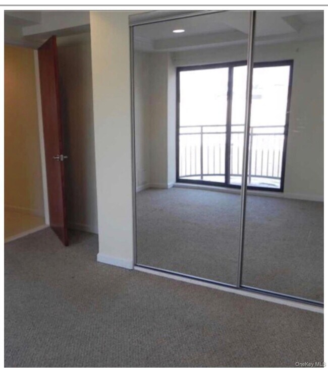 Building Photo - 4 Chelsea Pl