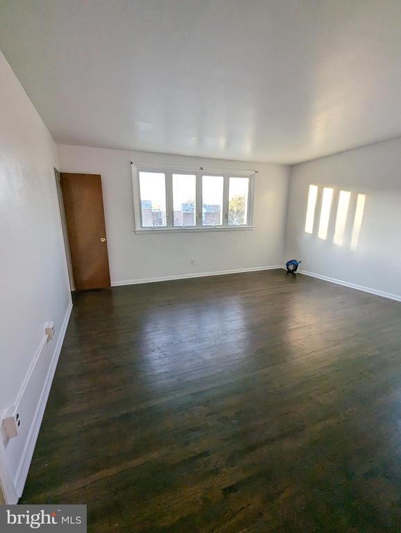 Building Photo - 910 Durard Rd