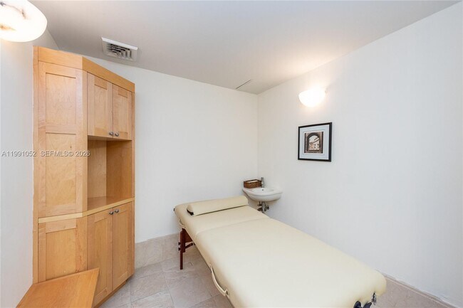 Building Photo - 19400 Turnberry Way