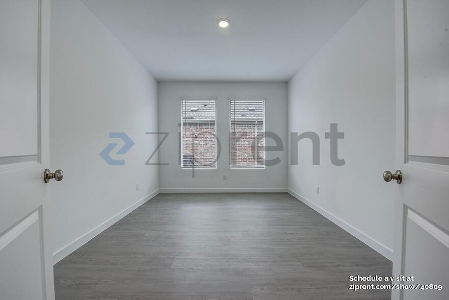 Building Photo - 1313 Rockwell Dr