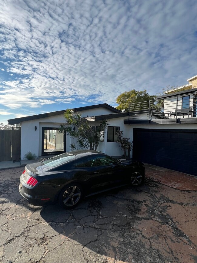 Building Photo - 353 Mariposa Dr