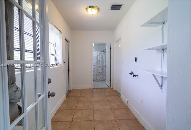 Building Photo - 740 Jeronimo Dr