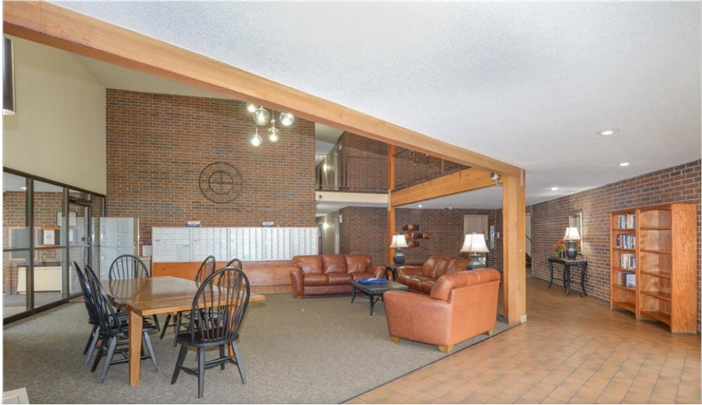 Lobby - 9400 Old Cedar Ave S