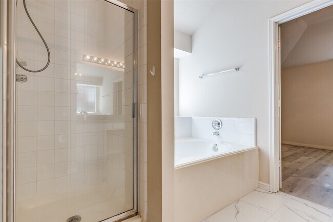 Building Photo - 14039 Fairwood Breeze