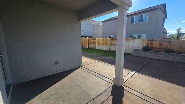Building Photo - 7571 Grassy Plns Dr