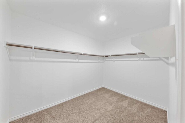 Building Photo - 503 Willow View Way
