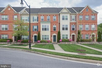 Building Photo - 7954 Blue Stream Dr