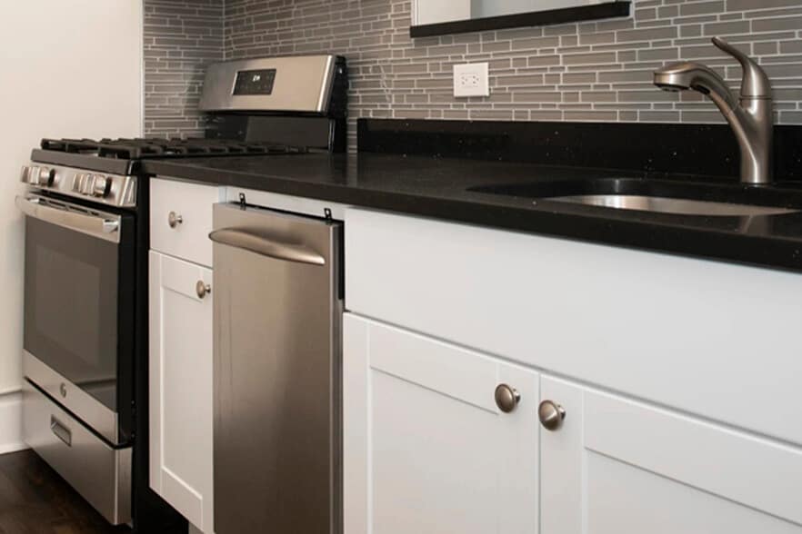 Building Photo - 730 W Roscoe St