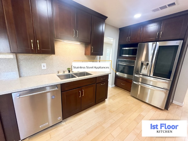 Building Photo - 788 S Bernardo Ave