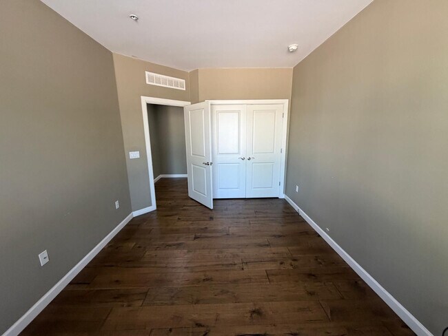 Building Photo - 7291 N Scottsdale Rd