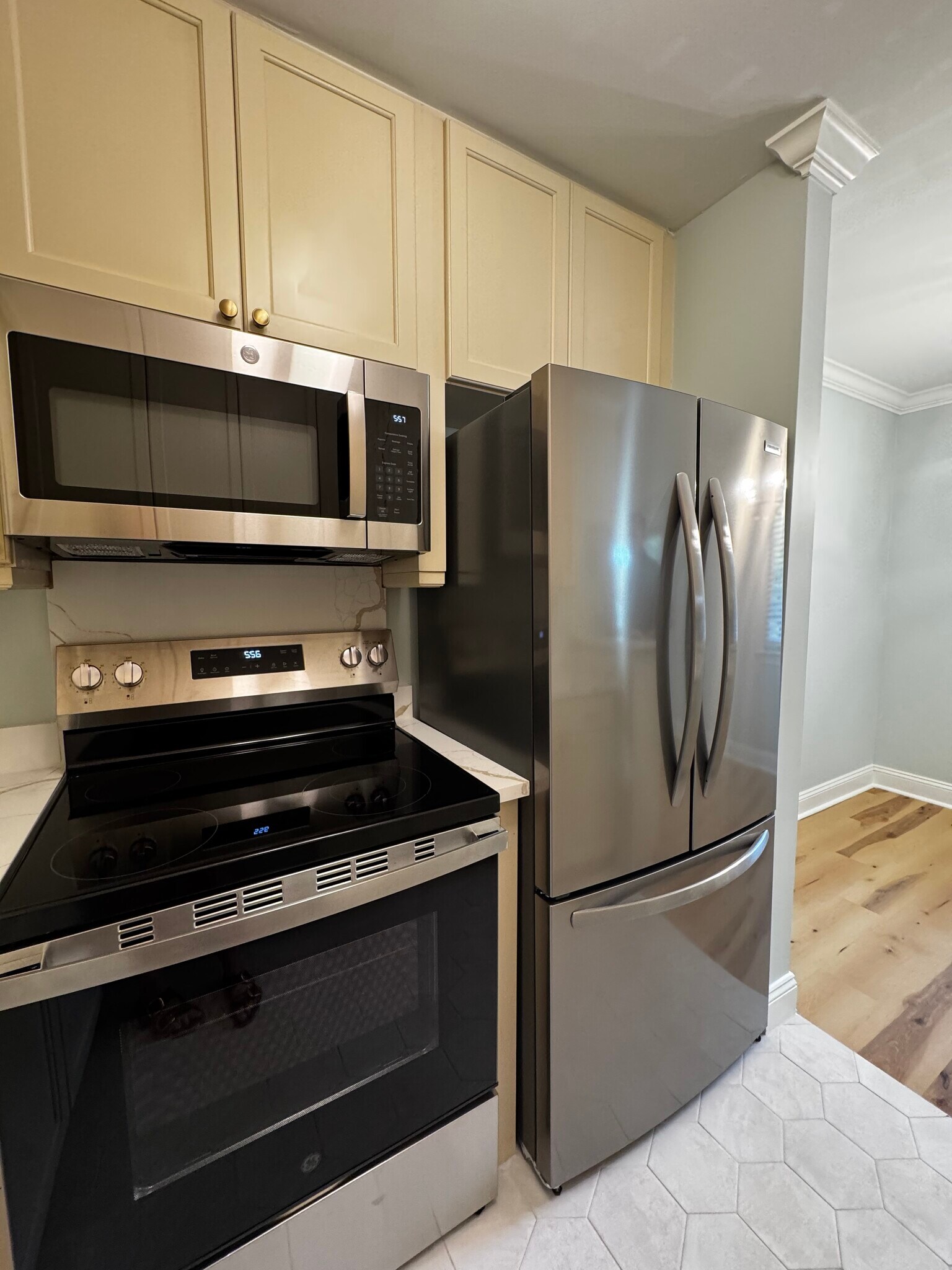 Building Photo - 753 Ashdale Dr