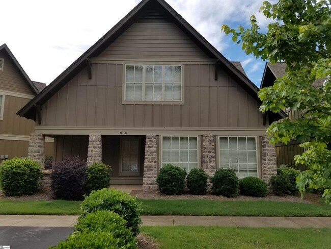 Primary Photo - 101 West Ln