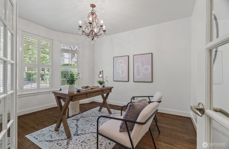 Building Photo - 1340 Bellevue Way SE