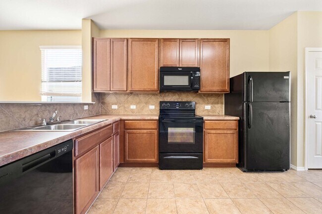 Building Photo - Glowing 3 Bedroom, 2 Bath Home Near Walter...