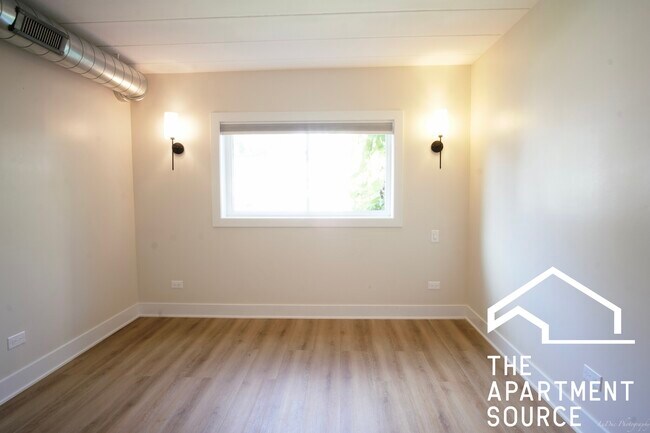 Building Photo - 260 Lake St