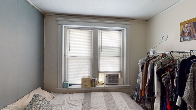 Building Photo - 1 Bed-Available Now
