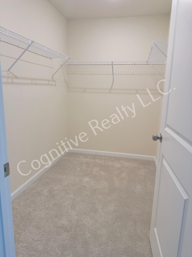 Building Photo - 819 McKenzie Pk Ter