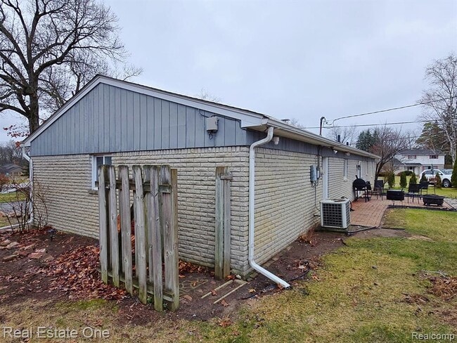 Building Photo - 2287 Strader Dr