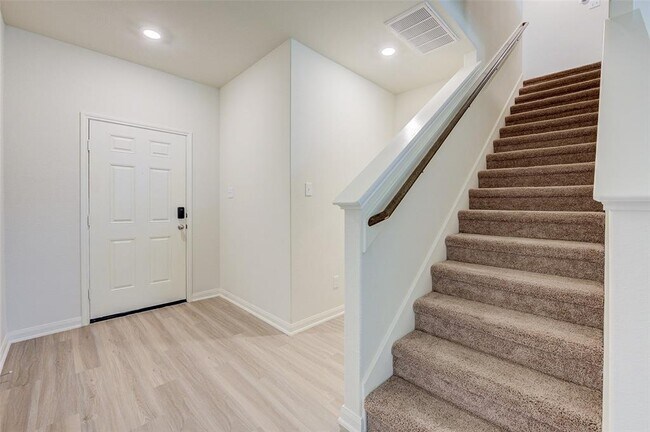 Building Photo - 28057 Irving Dr