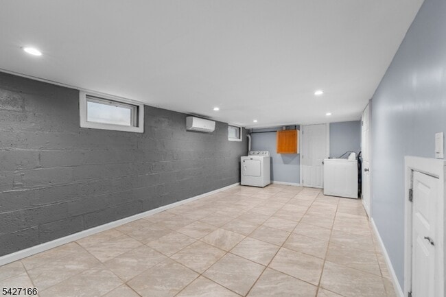 Building Photo - 12 Roosevelt Ave