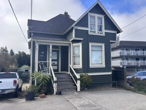Building Photo - Broadway (Rooms 1-5)