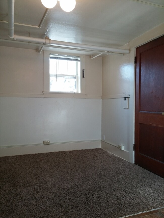 Interior Photo - WOO200