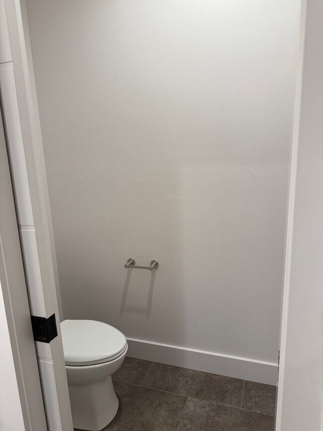 Building Photo - Beautiful 3 Bedroom 2.5 Bath in Autumn Grove