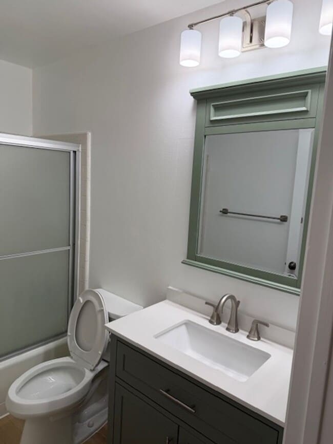 Building Photo - 653 W Henderson Ave