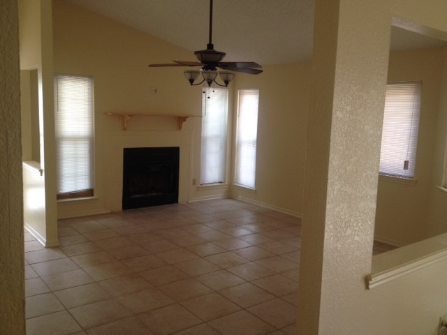Building Photo - 2408 Skyline Dr