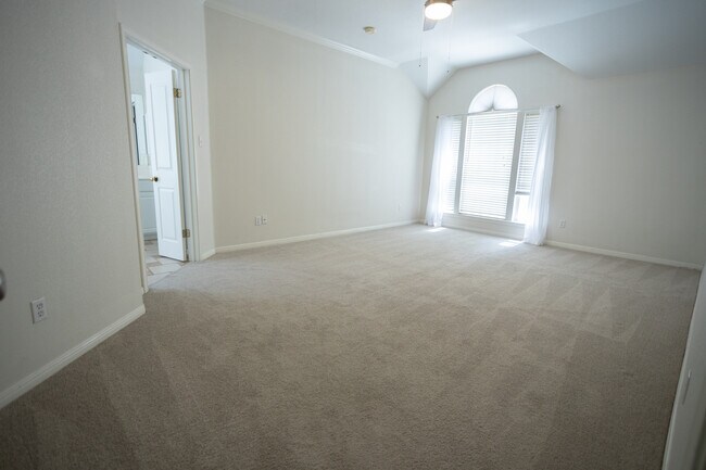 Building Photo - 1801 Dapplegrey Ln