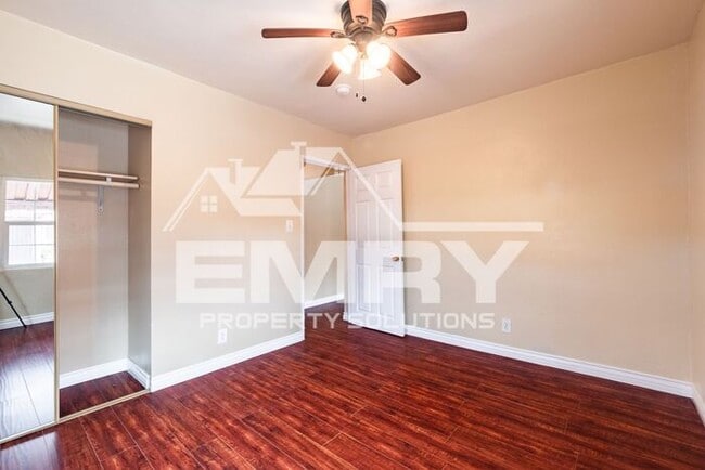 Building Photo - 2 Bed 1 Bath Unit for Rent in East Los Angeles Parking Available
