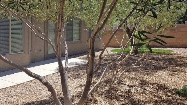 Building Photo - 973 Via Stellato St