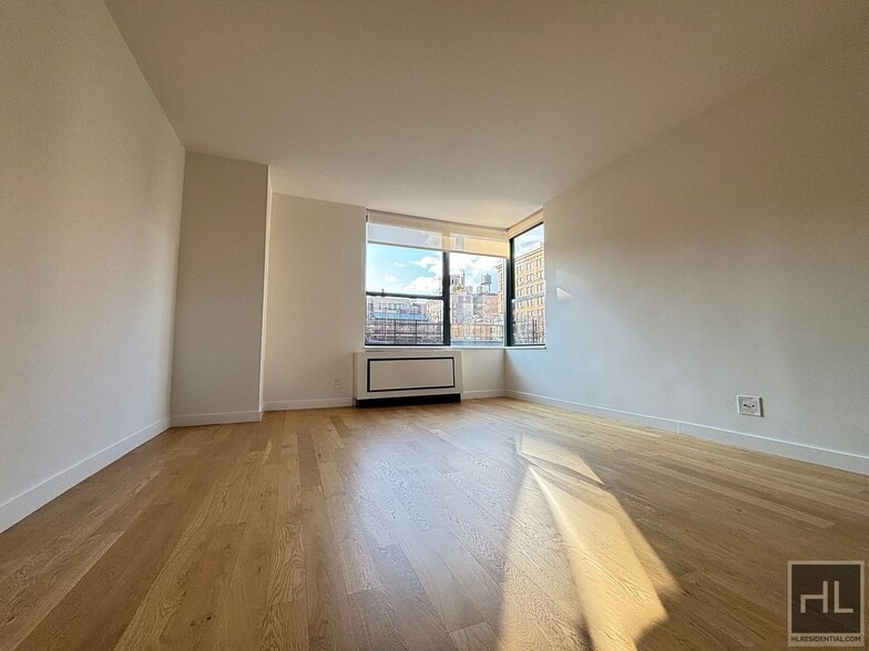 Building Photo - no fee 3 bedroom 2 bathroom with laundry -...